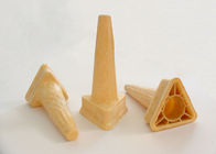 Logotipo dourado da cor dos cones com cobertura em chocolate deliciosos da bolacha personalizado