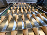 Linha de produção rolada 14m do cone de gelado do waffle que comissão por muito tempo 101 placas de cozimento