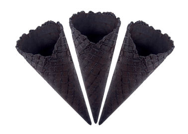 Cor preta Sugar Cones With do carvão vegetal do gelado um ângulo de 23 graus