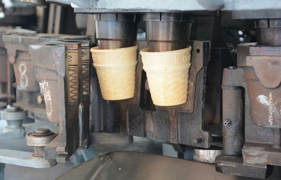 Cones automáticos de alta velocidade da 3800 de Sugar Cone Machine do sabor de leite do ovo/hora
